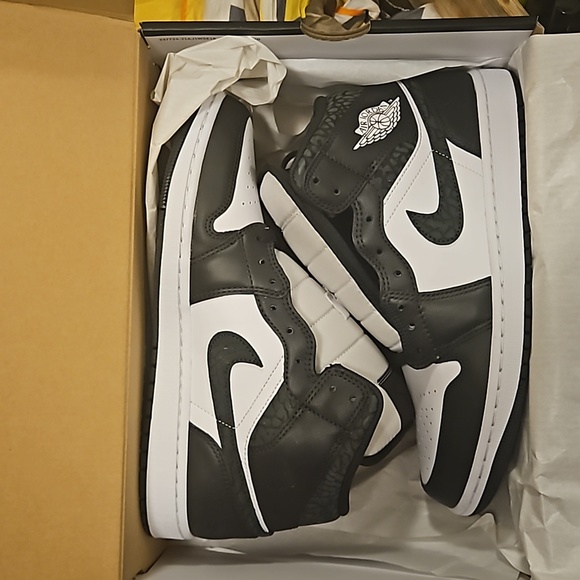 Air Jordan 1 Mid SE - Picture 4 of 4